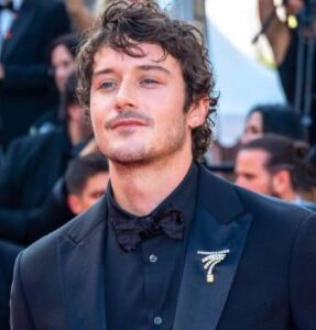 César Domboy Age, Height, Net Worth, Family & Bio