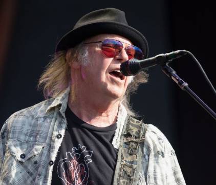 Neil Young Age, Height, Net Worth, Family & Bio